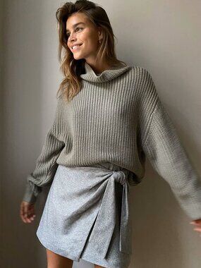 Wilfred Aritzia Wrap-Front Skirt Wool wrap mini skirt Size 6